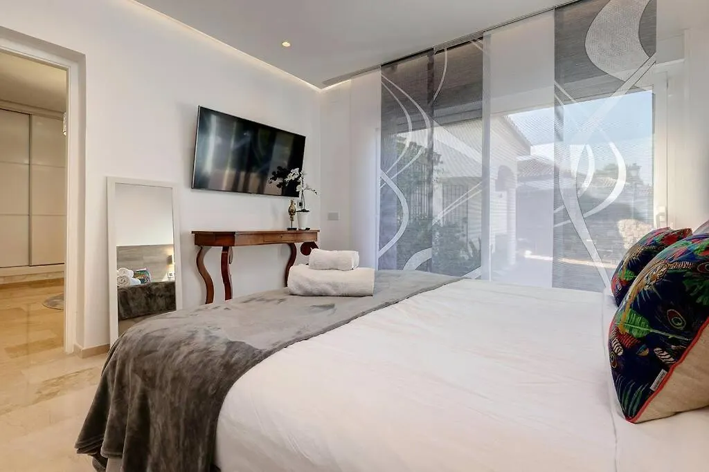 Villa 010 Luxurious 4 Bed Villa, Private Pool And Sea Views Santa Fe de los Boliches Spanien